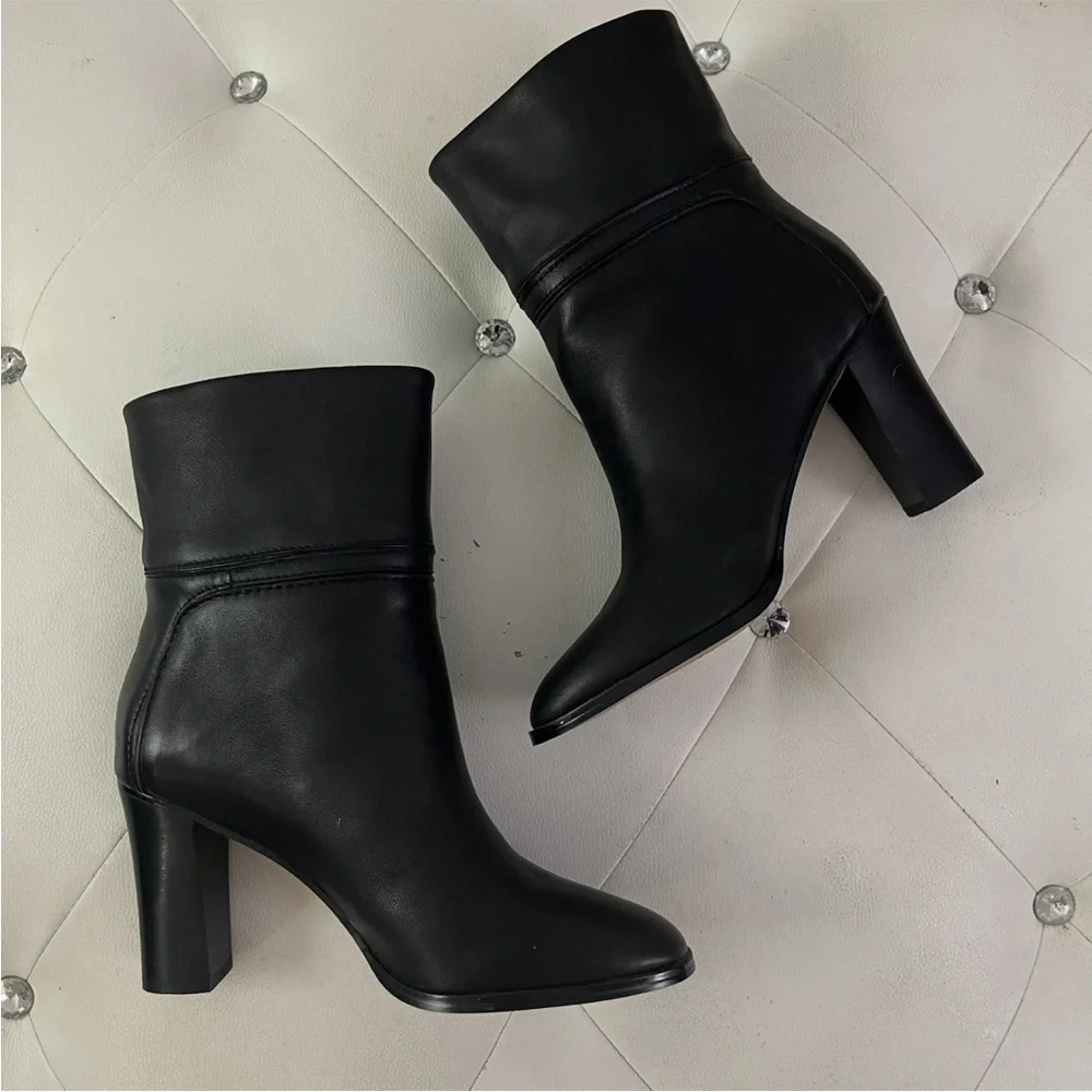Express Like New Genuine Leather Pull-On Style Gold Detail Ankle Boots Black 6